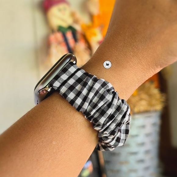 Black White Checkered Autumn Fall Fashion Scrunchies Watch Band for Apple Watch - Picture 3 of 5